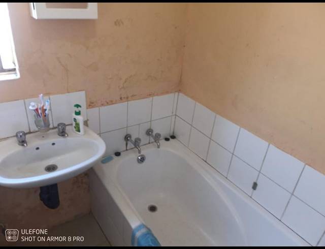 2 BEDROOM HOUSE FOR SALE IN WINDMILL PARK EXT